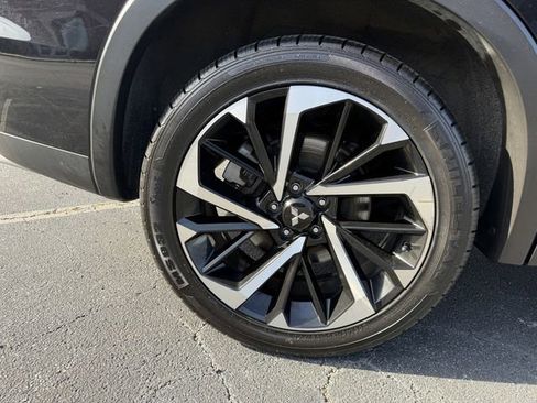 Used 2023 Mitsubishi Outlander SE image 36