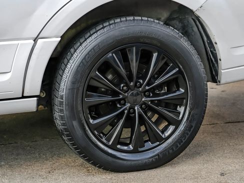 Used 2015 Lincoln Navigator 2WD image 50