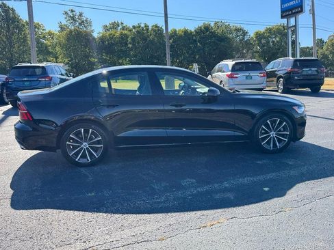 Used 2022 Volvo S60 B5 Momentum w/ Premium Package image 6