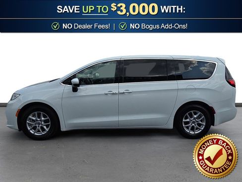 Used 2023 Chrysler Pacifica Touring-L FWD image 2