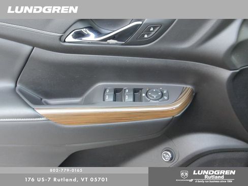 Used 2021 GMC Acadia SLE w/ Driver Convenience Package image 14