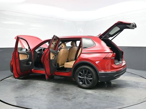 Used 2022 Volkswagen Tiguan SE FWD image 43