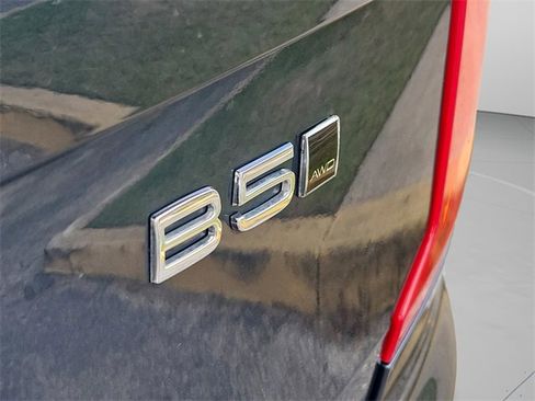 Used 2023 Volvo XC90 B5 Core image 7