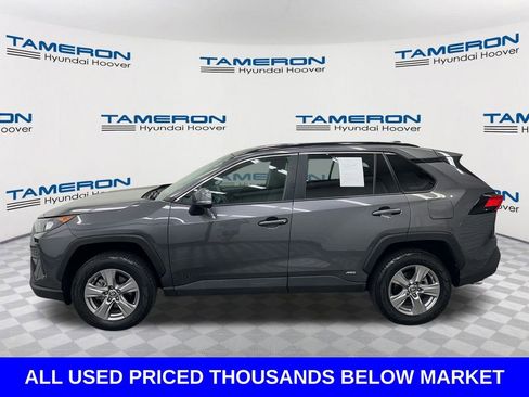 Used 2022 Toyota RAV4 LE AWD/4WD image 2
