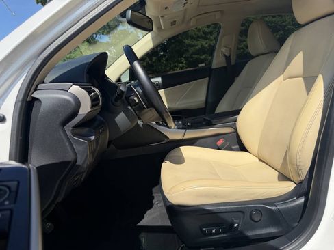 Used 2016 Lexus IS 200t RWD image 4