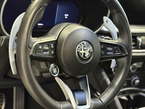 Used 2024 Alfa Romeo Stelvio Veloce image 19