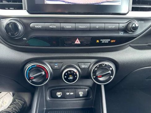 Used 2026 Hyundai Venue SE FWD image 19