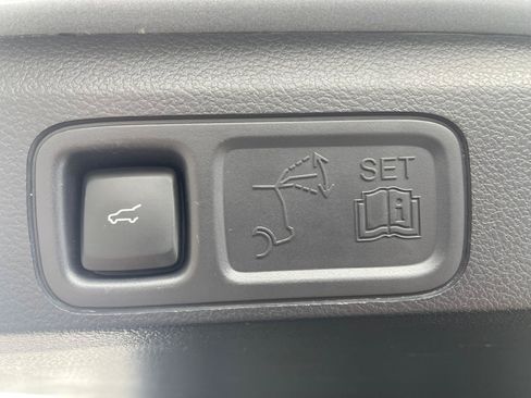 Used 2024 Lincoln Navigator Premiere AWD/4WD image 9