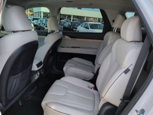 Used 2024 Hyundai Palisade Limited FWD image 13