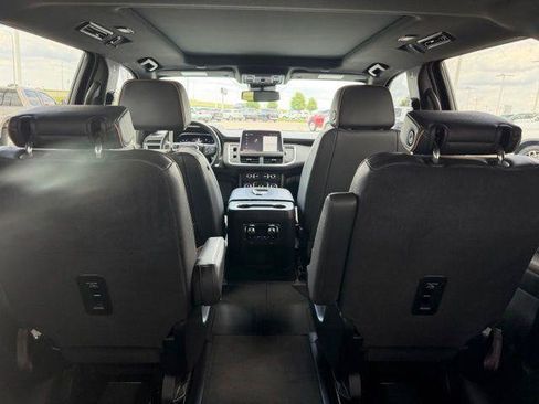 Used 2024 GMC Yukon AT4 w/ AT4 Premium Package AWD/4WD image 17