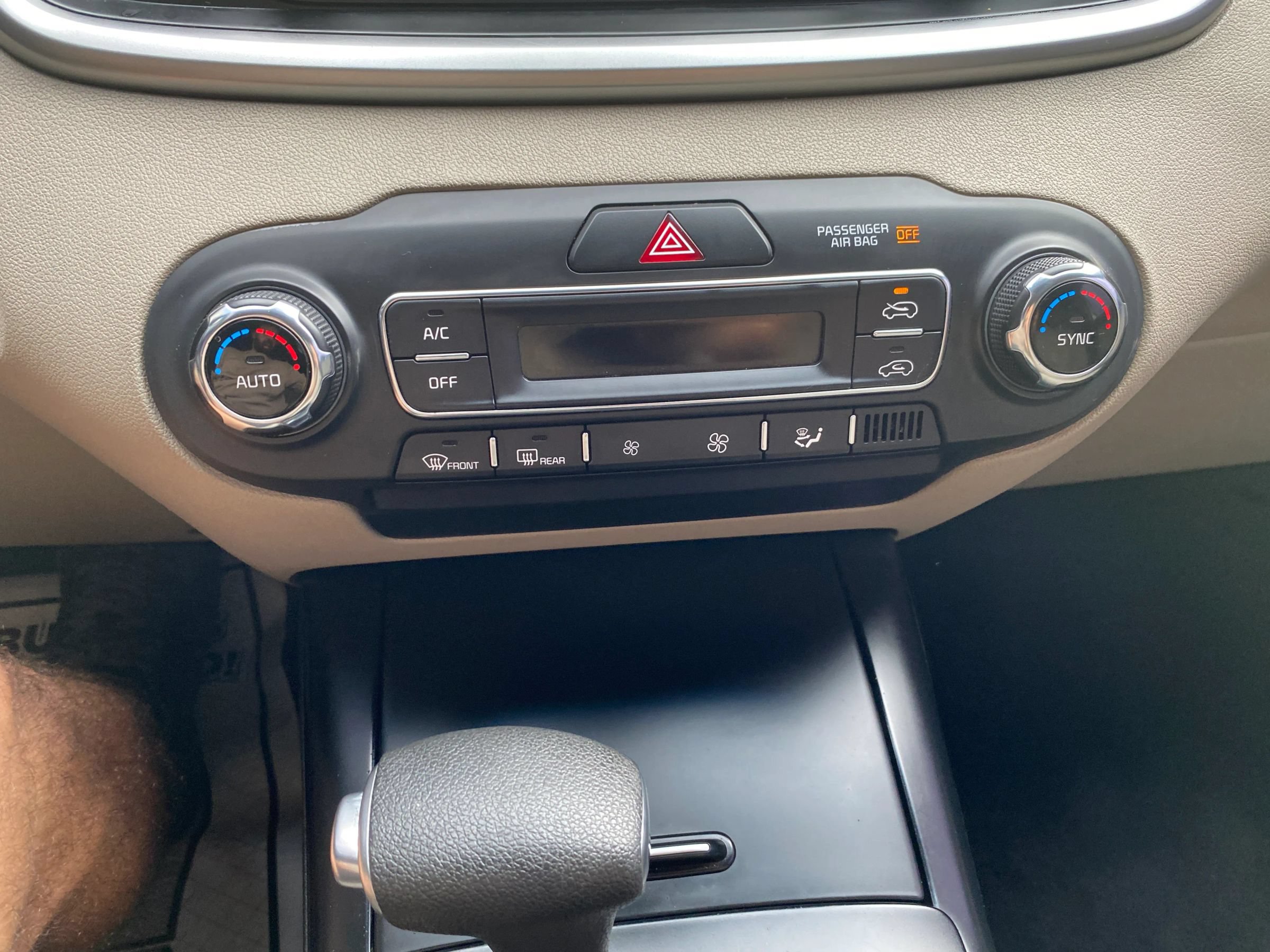 Used 2019 Kia Sorento FWD V6 image 22