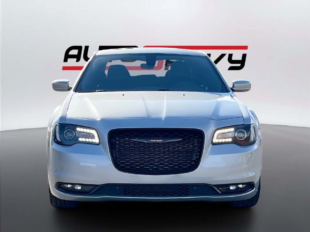 Used 2023 Chrysler 300 S RWD image 2