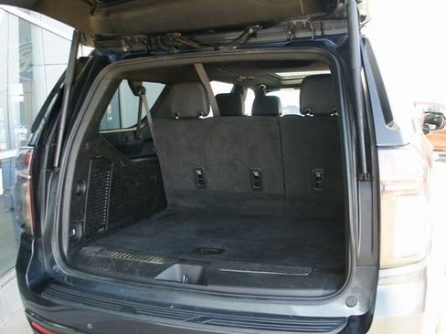 Used 2022 Chevrolet Suburban RST w/ Sport Performance Package image 30