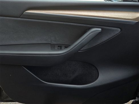 Used 2023 Tesla Model Y Long Range image 10