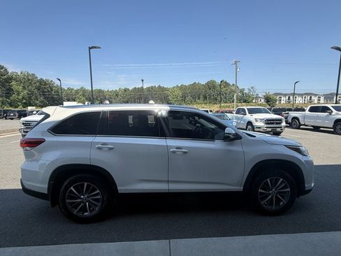 Used 2019 Toyota Highlander XLE AWD/4WD image 7