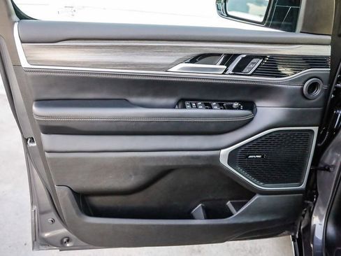 Certified 2024 Jeep Wagoneer L Series II w/ Flexible Seating Group image 22