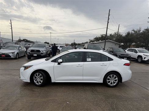 Certified 2025 Toyota Corolla LE image 8