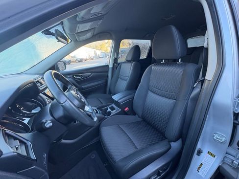 Used 2018 Nissan Rogue SV image 6