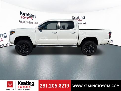 Used 2021 Toyota Tacoma Limited AWD/4WD image 4