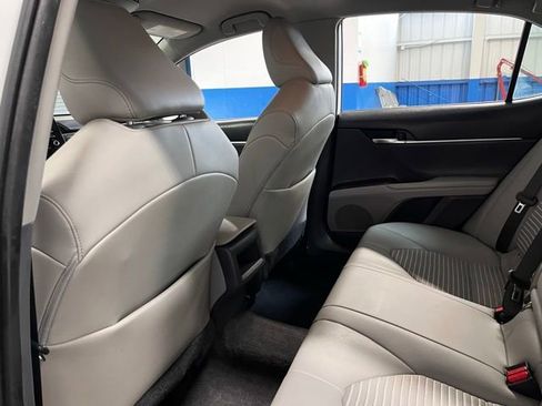 Used 2021 Toyota Camry SE FWD image 18