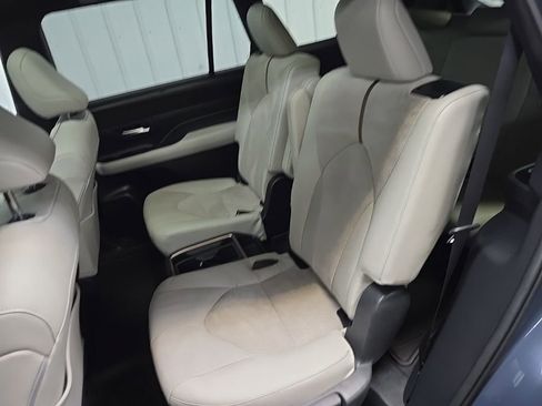 Used 2024 Toyota Grand Highlander AWD Hybrid image 32