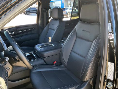 Used 2024 GMC Yukon Denali image 9