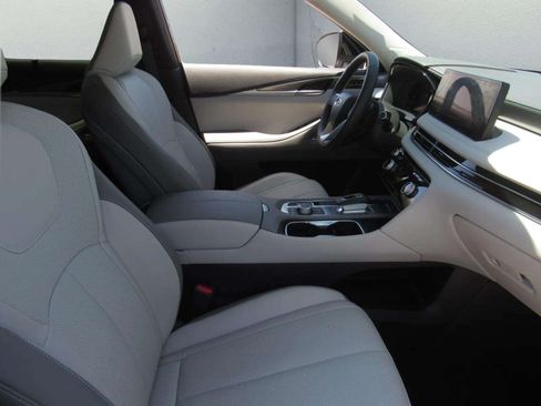 Used 2026 INFINITI QX60 Luxe w/ Family Package AWD/4WD image 9