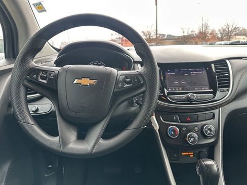 Used 2022 Chevrolet Trax LS w/ Tint and Cruise Package image 9