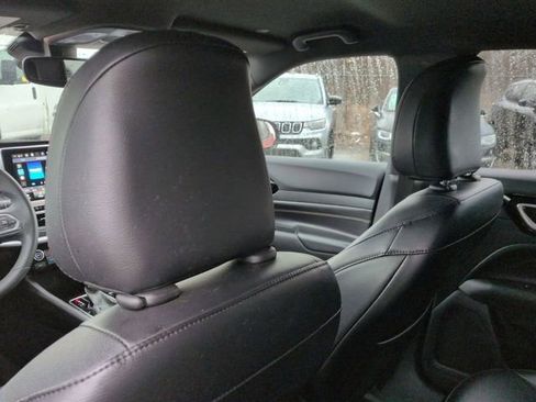 Used 2023 Jeep Compass Limited image 26