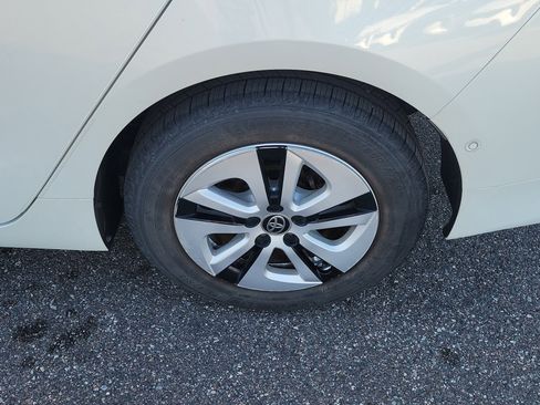 Used 2018 Toyota Prius Four image 38