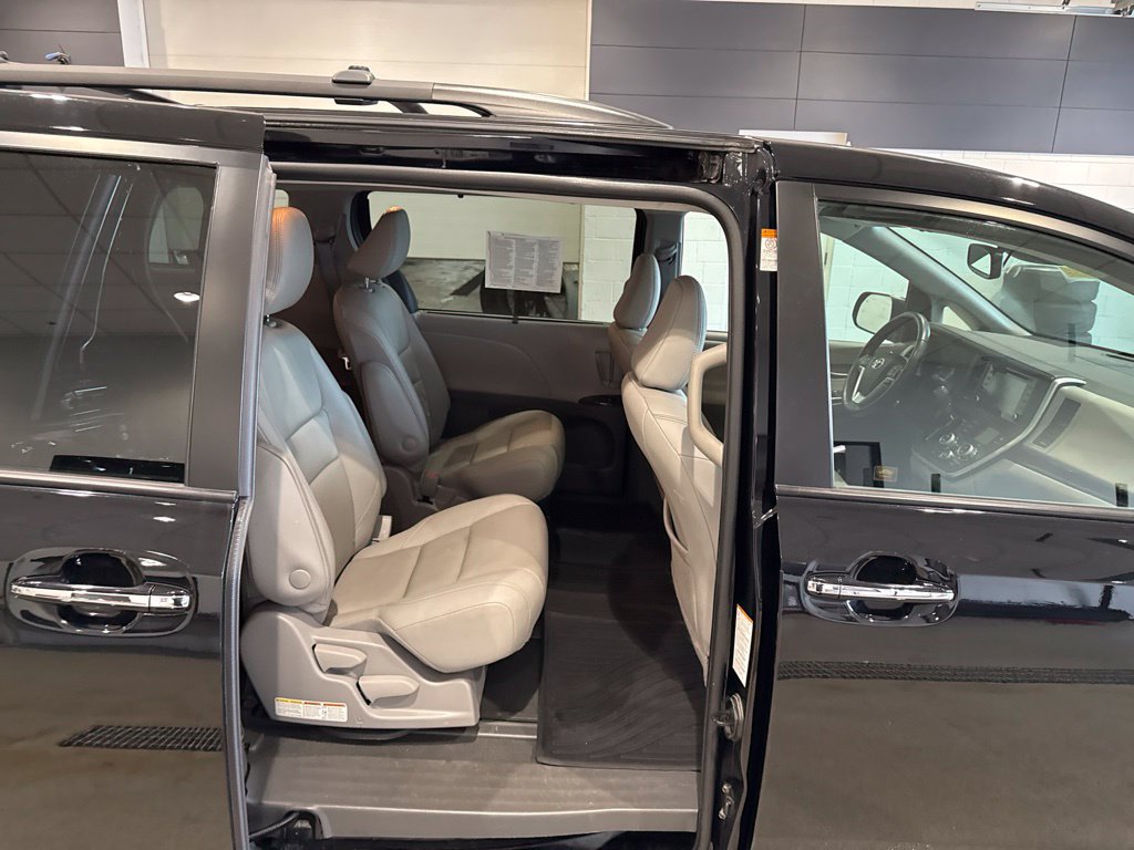 Used 2020 Toyota Sienna XLE w/ XLE Navigation Package AWD/4WD image 16