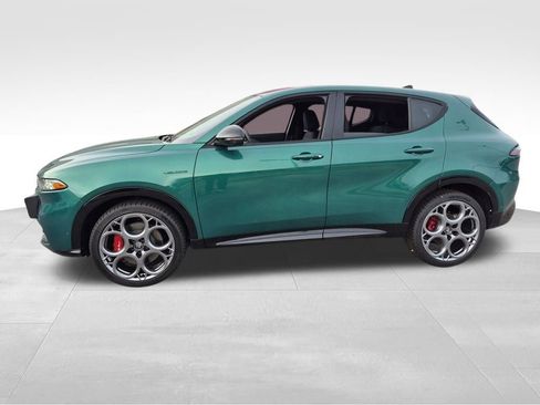 New 2025 Alfa Romeo Tonale w/ Premium Package image 3