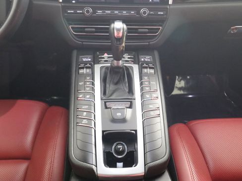 Certified 2019 Porsche Macan S AWD/4WD image 20