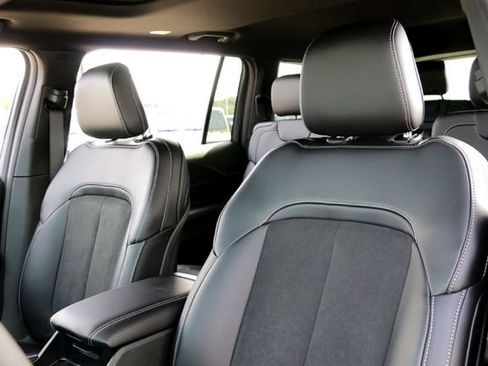 New 2025 Jeep Grand Cherokee L Laredo image 10