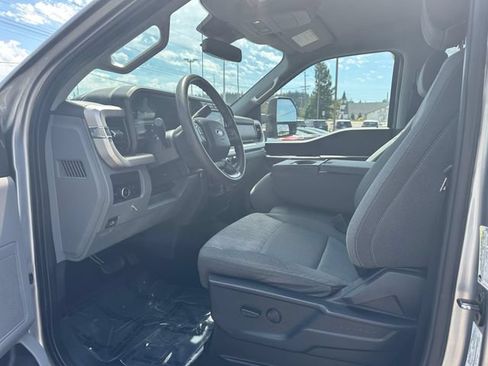 Used 2023 Ford F350 XLT AWD/4WD image 9