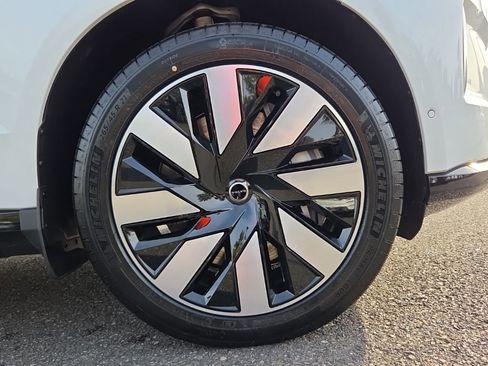 New 2025 Volvo EX90 Plus w/ Protection Package Premier image 10
