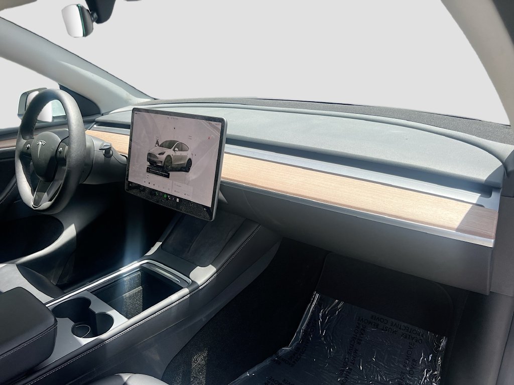 Used 2025 Tesla Model Y Long Range RWD image 31