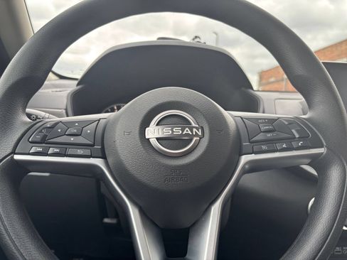 Used 2025 Nissan Altima 2.5 SV FWD image 27