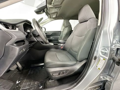 Used 2024 Toyota RAV4 XLE AWD/4WD image 16