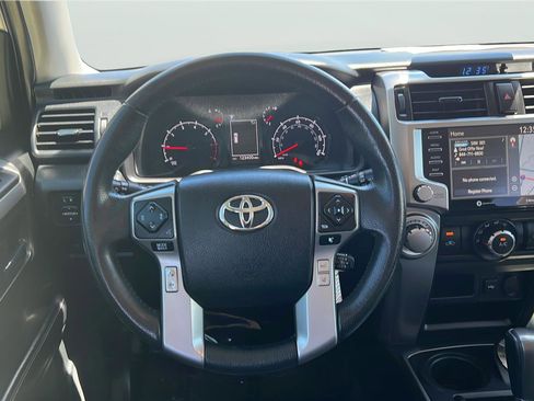 Used 2020 Toyota 4Runner SR5 AWD/4WD image 11