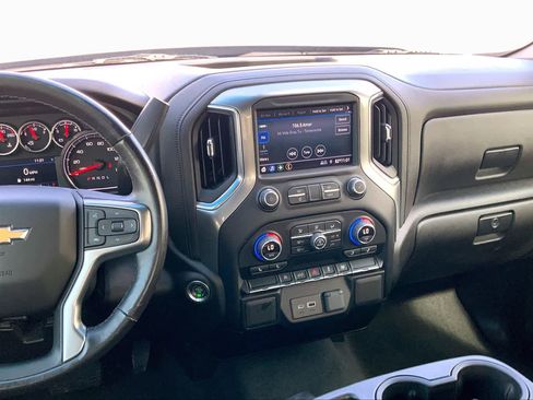 Used 2022 Chevrolet Silverado 1500 LT AWD/4WD image 9