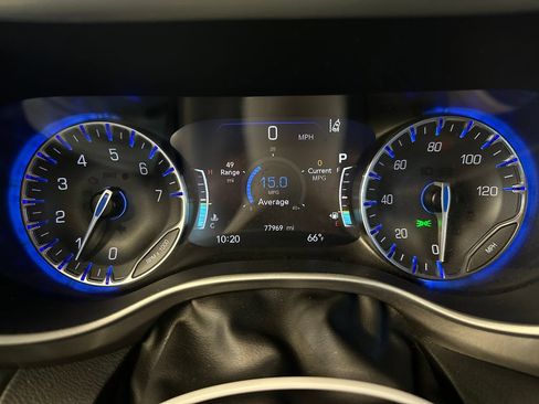 Used 2022 Chrysler Pacifica Touring-L FWD image 10