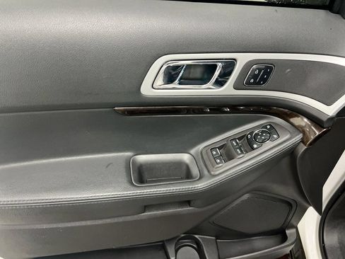 Used 2014 Ford Explorer Limited w/ Equipment Group 302A AWD/4WD image 21
