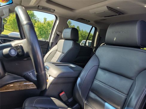 Used 2017 GMC Yukon Denali w/ Open Road Package AWD/4WD image 19