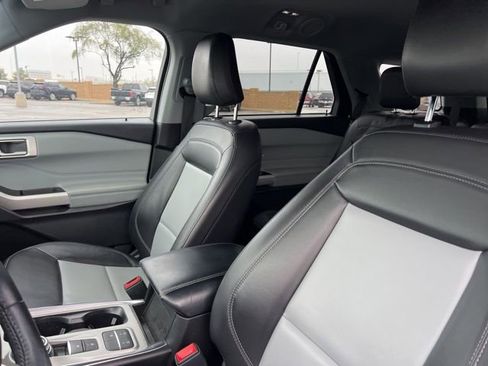 Used 2023 Ford Explorer XLT w/ Equipment Group 202A image 29