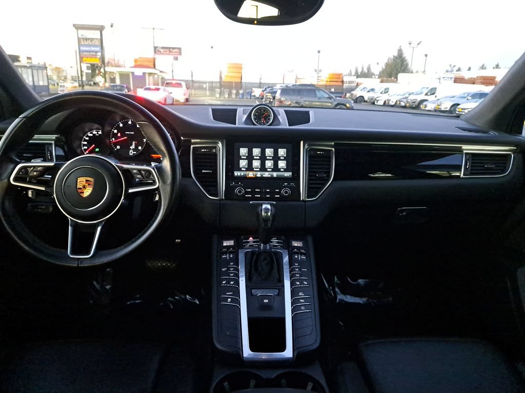 Used 2018 Porsche Macan AWD/4WD image 20