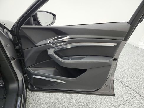 Used 2023 Audi e-tron Premium Plus w/ Premium Plus Package image 19
