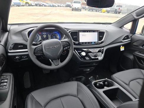 New 2026 Chrysler Pacifica Select w/ S Appearance Package AWD/4WD image 2