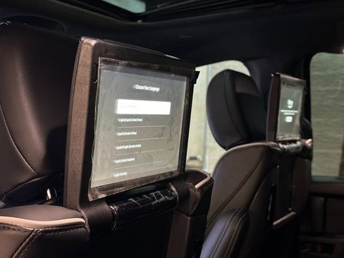 New 2026 Chrysler Pacifica Limited w/ Uconnect Theater Family Group image 14