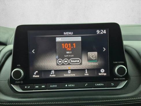 Used 2024 Nissan Rogue S FWD image 13